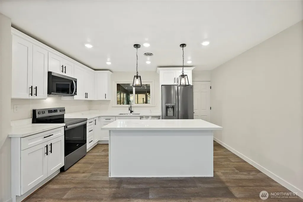 8811 SW Wildwood Avenue Lakewood WA 98498