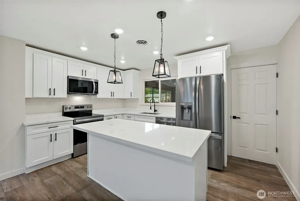 8811 SW Wildwood Avenue Lakewood WA 98498