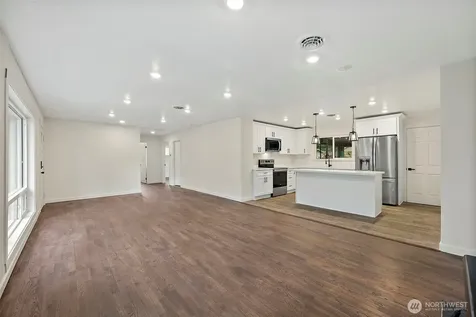 8811 SW Wildwood Avenue Lakewood WA 98498