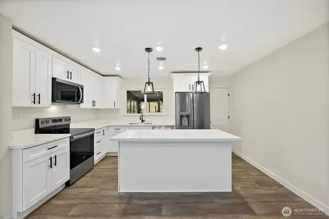 8811 SW Wildwood Avenue Lakewood WA 98498