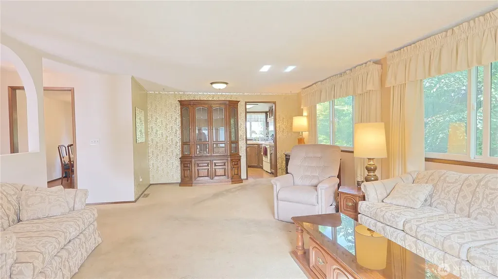 1136 7th Avenue S Edmonds WA 98020