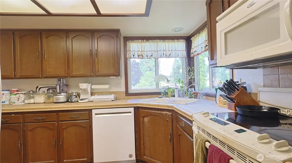 1136 7th Avenue S Edmonds WA 98020