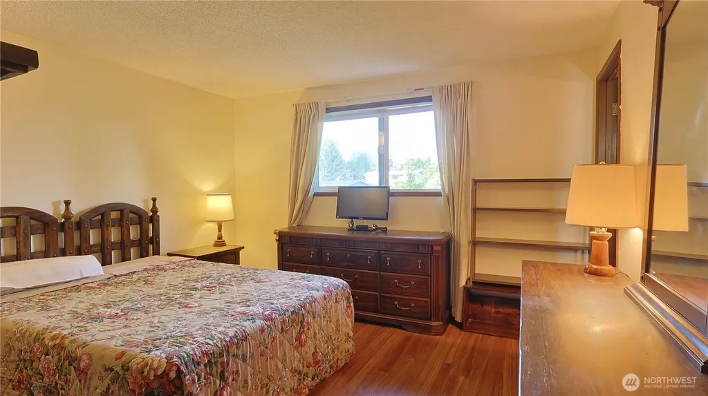 1136 7th Avenue S Edmonds WA 98020