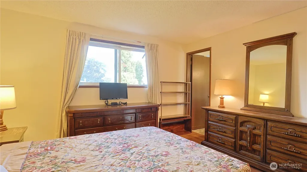 1136 7th Avenue S Edmonds WA 98020