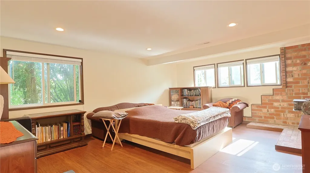 1136 7th Avenue S Edmonds WA 98020