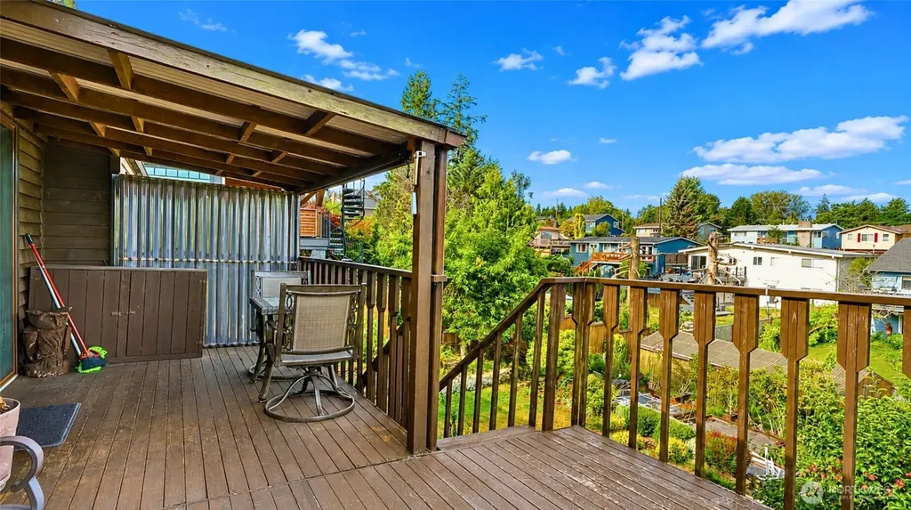 1136 7th Avenue S Edmonds WA 98020