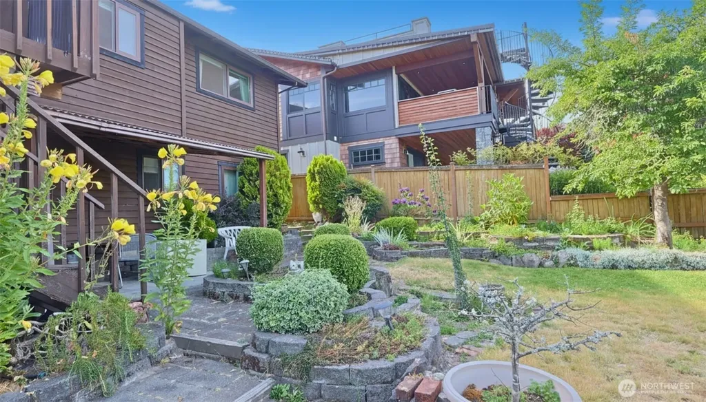 1136 7th Avenue S Edmonds WA 98020