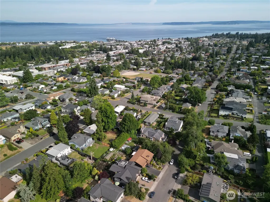 1136 7th Avenue S Edmonds WA 98020