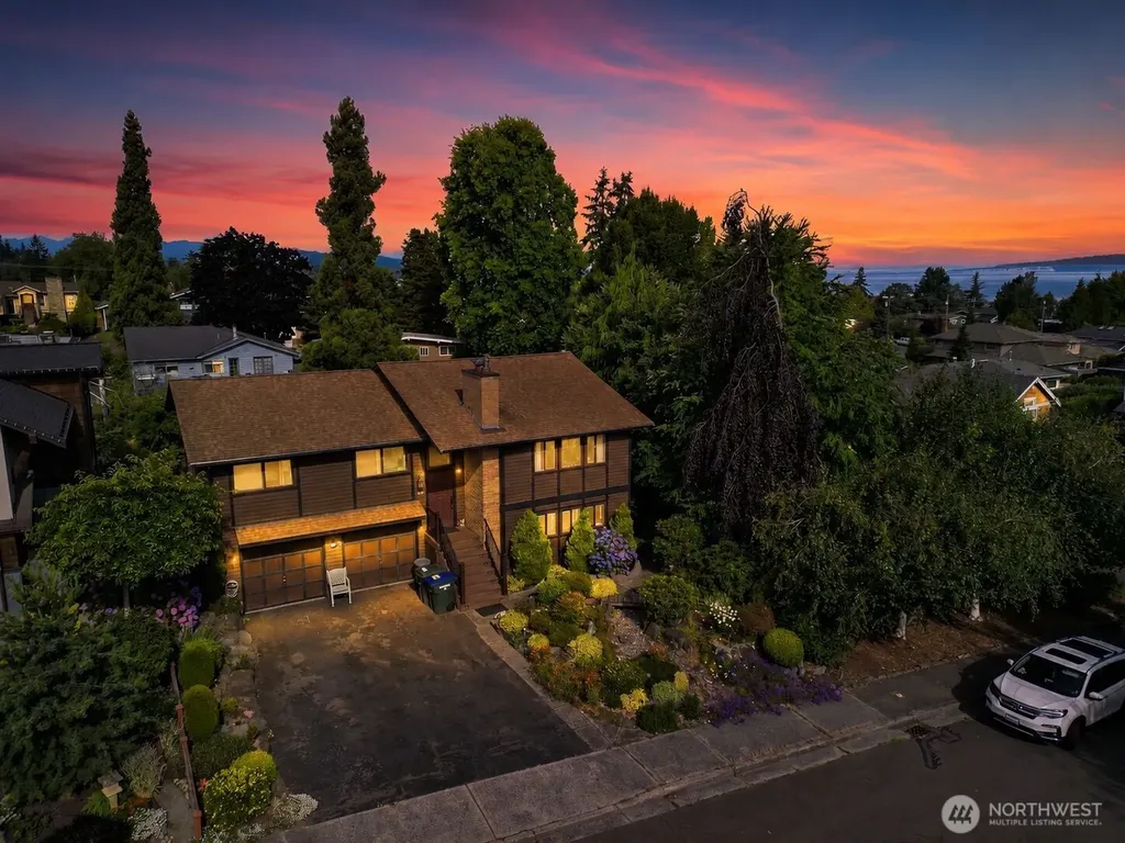 1136 7th Avenue S Edmonds WA 98020