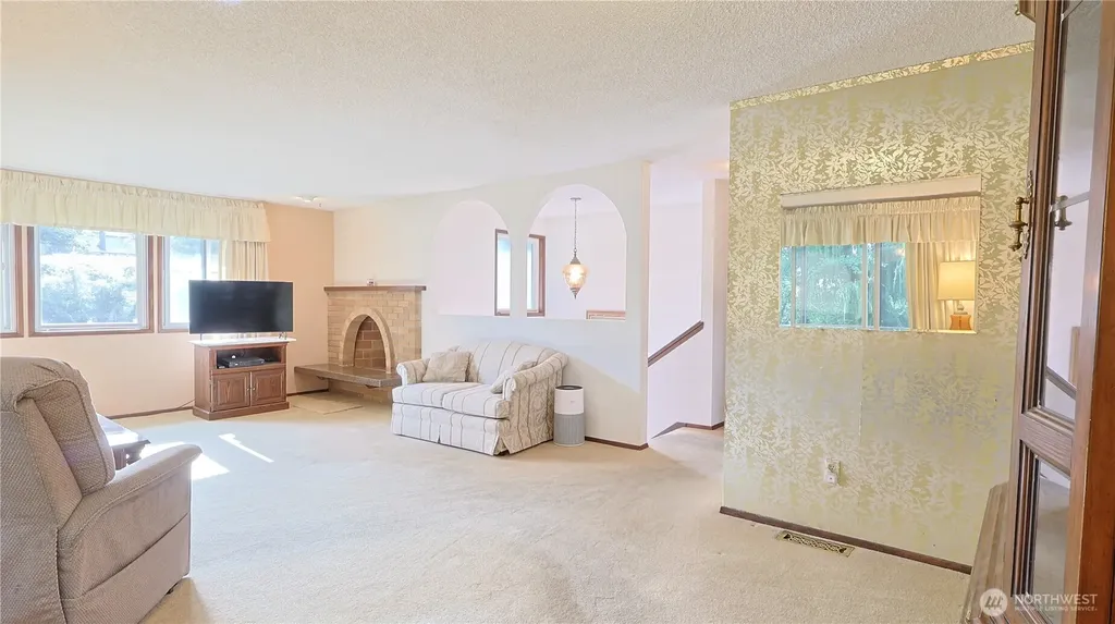 1136 7th Avenue S Edmonds WA 98020
