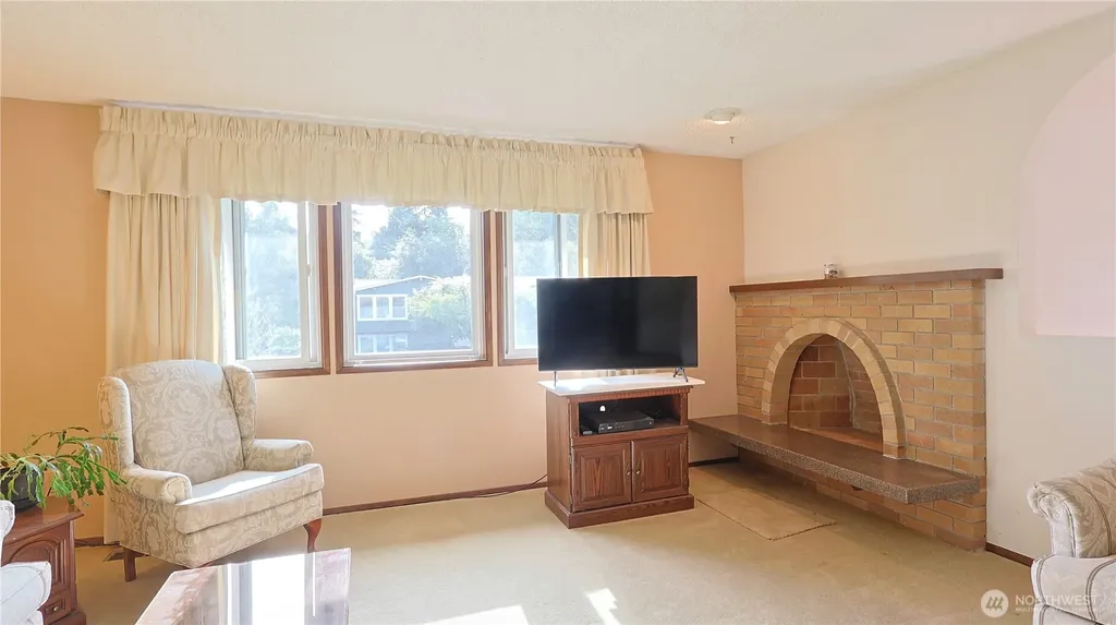 1136 7th Avenue S Edmonds WA 98020