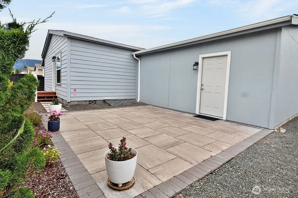 894 N Iris Avenue Sequim WA 98382