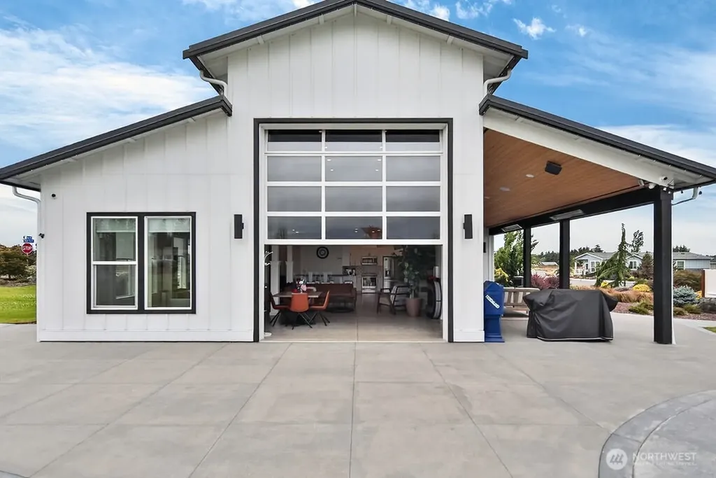 894 N Iris Avenue Sequim WA 98382