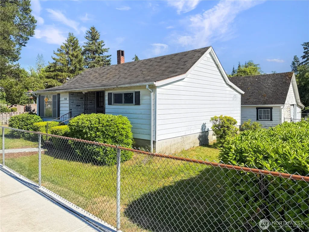 702 Martin Street Steilacoom WA 98388