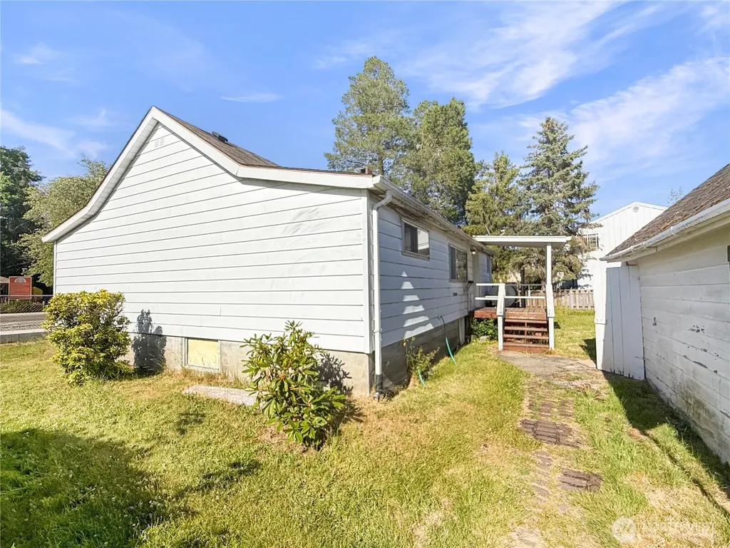 702 Martin Street Steilacoom WA 98388