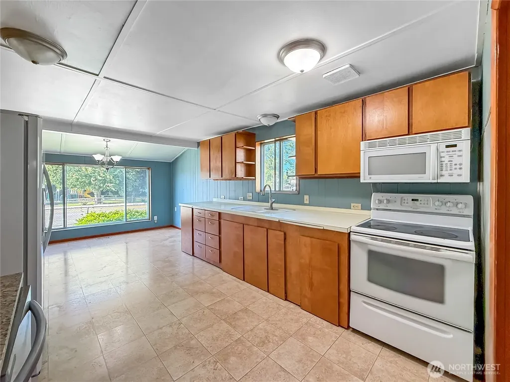 702 Martin Street Steilacoom WA 98388