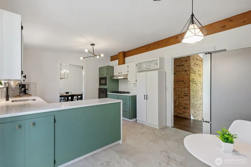 8707 Maple Lane Edmonds WA 98026