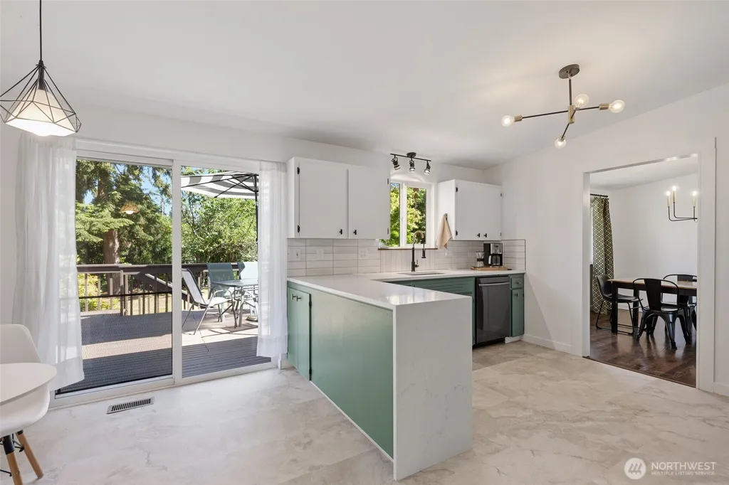 8707 Maple Lane Edmonds WA 98026