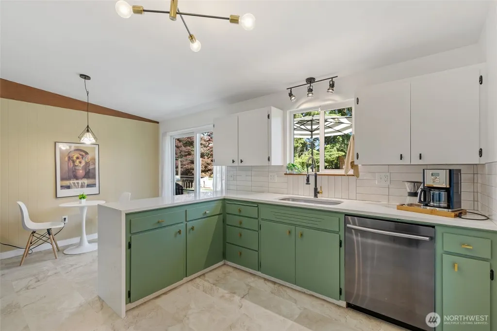 8707 Maple Lane Edmonds WA 98026