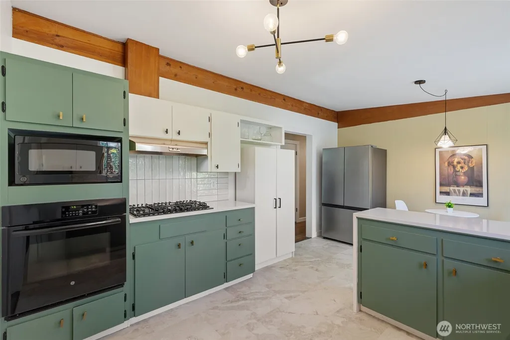 8707 Maple Lane Edmonds WA 98026