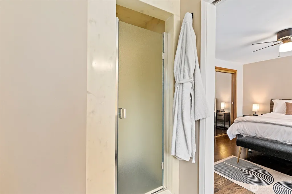 8707 Maple Lane Edmonds WA 98026