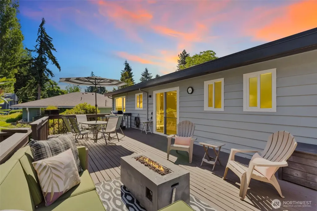 8707 Maple Lane Edmonds WA 98026