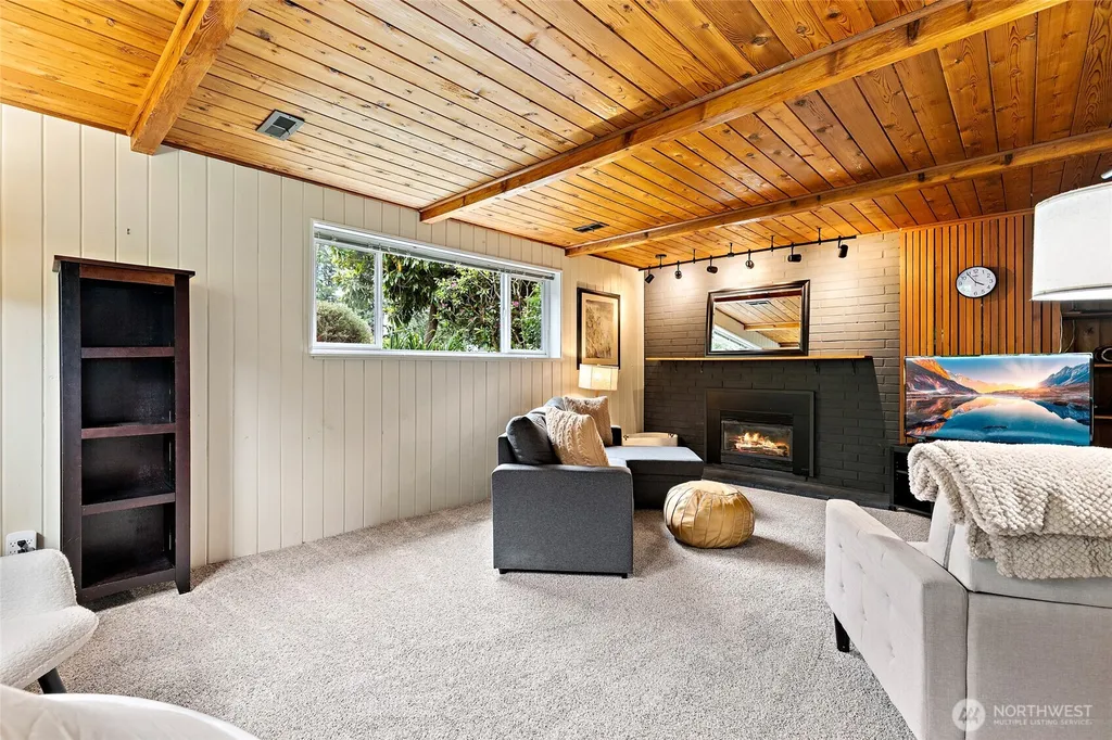 8707 Maple Lane Edmonds WA 98026