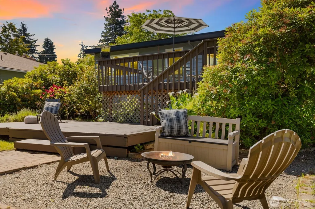 8707 Maple Lane Edmonds WA 98026