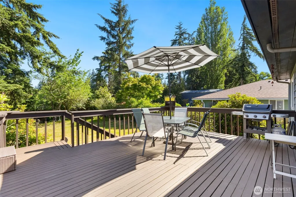 8707 Maple Lane Edmonds WA 98026