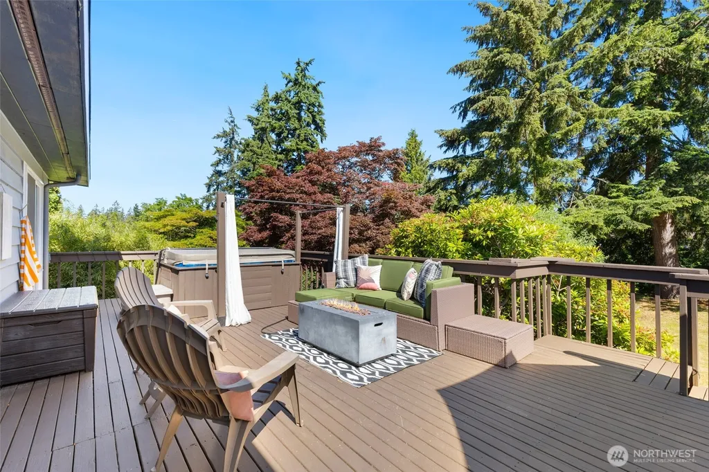 8707 Maple Lane Edmonds WA 98026