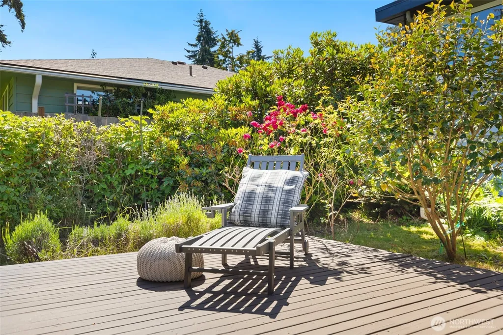 8707 Maple Lane Edmonds WA 98026