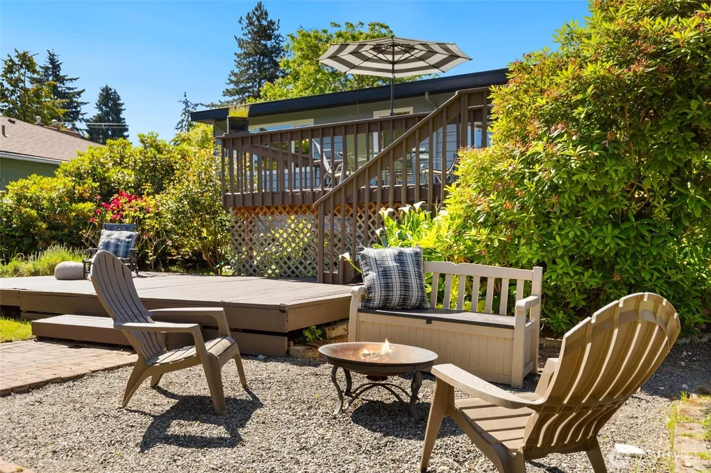 8707 Maple Lane Edmonds WA 98026