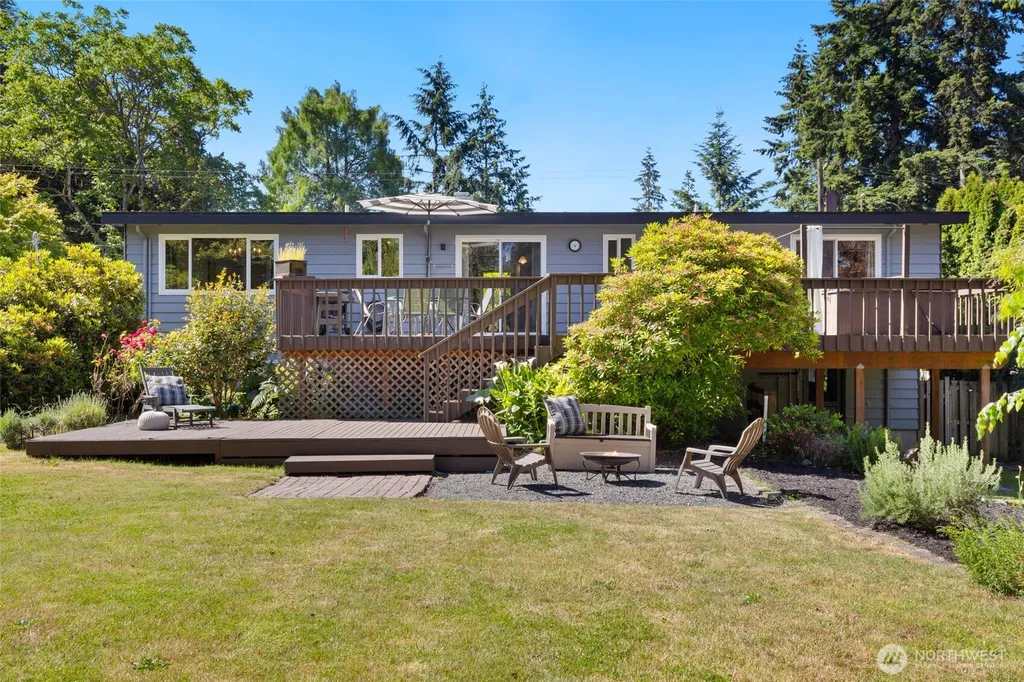 8707 Maple Lane Edmonds WA 98026