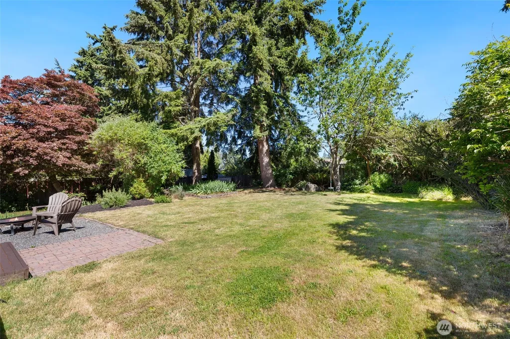8707 Maple Lane Edmonds WA 98026