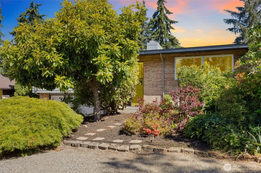 8707 Maple Lane Edmonds WA 98026