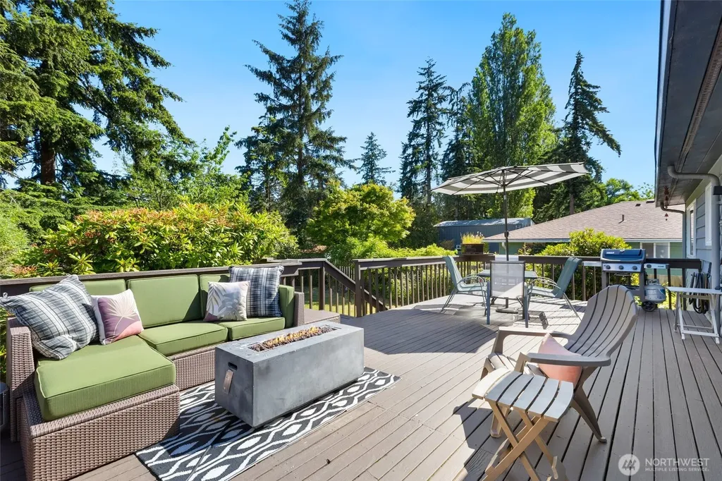 8707 Maple Lane Edmonds WA 98026