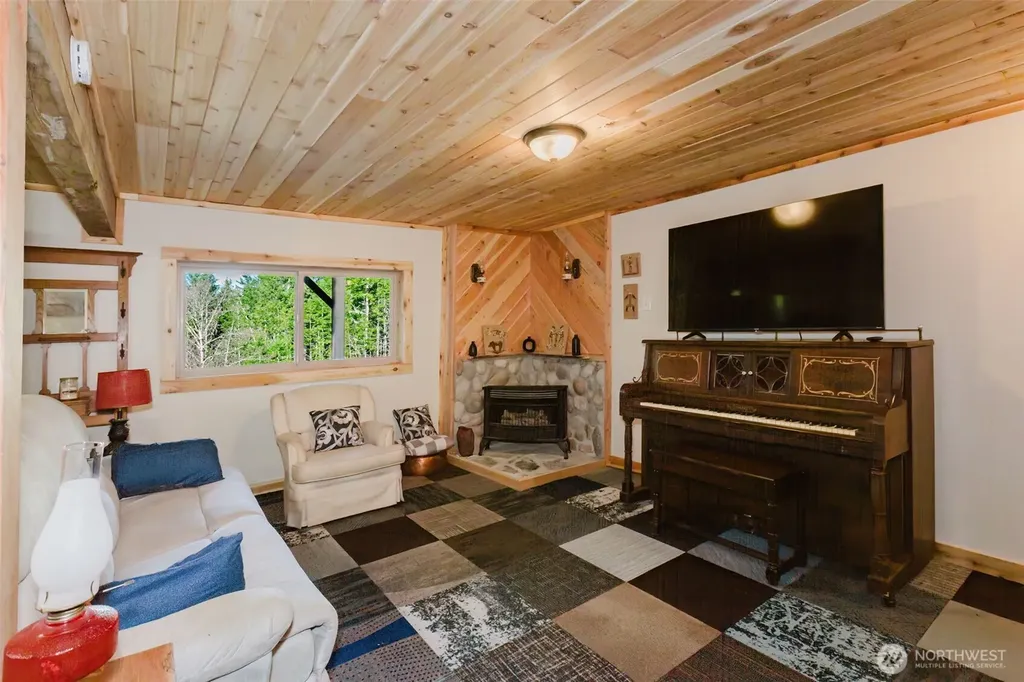 62 NE Southridge Drive Belfair WA 98528
