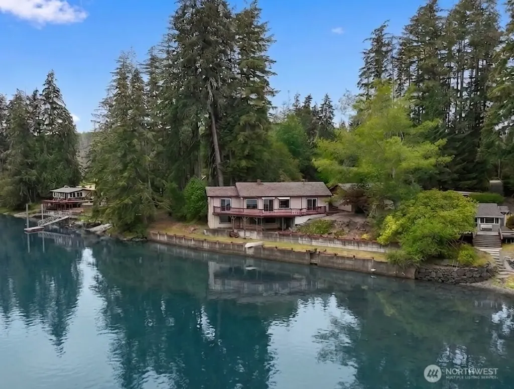 5470 E Grapeview Loop Road Allyn WA 98524