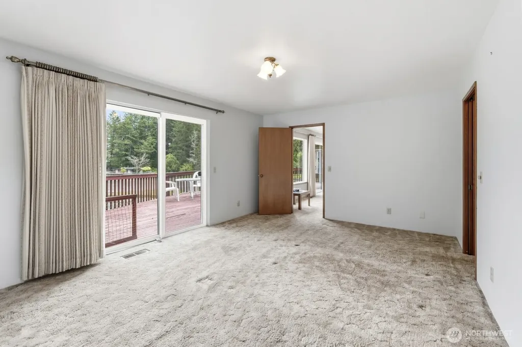 5470 E Grapeview Loop Road Allyn WA 98524