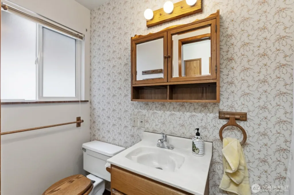 5470 E Grapeview Loop Road Allyn WA 98524