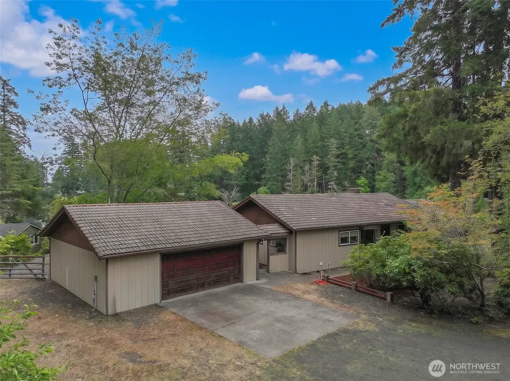 5470 E Grapeview Loop Road Allyn WA 98524