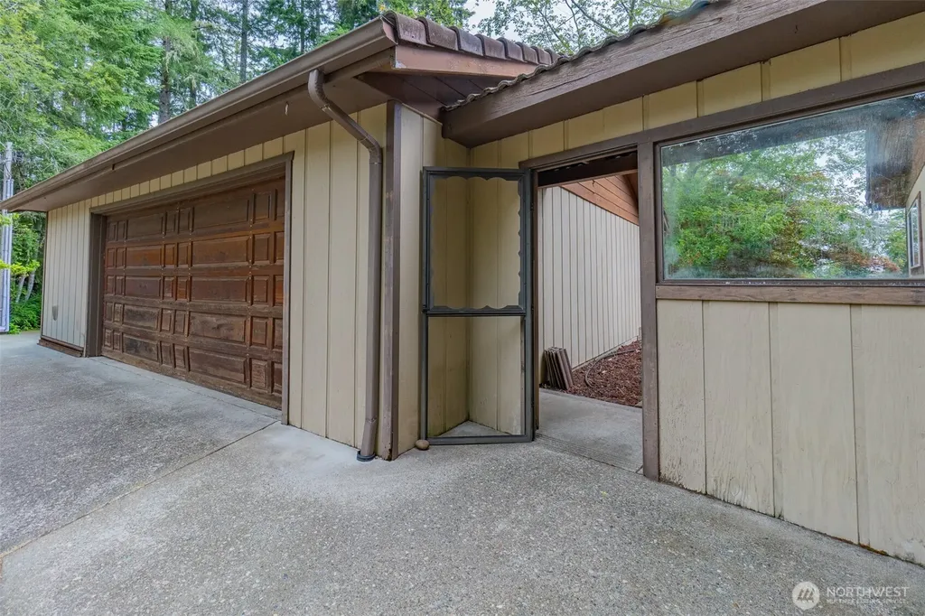 5470 E Grapeview Loop Road Allyn WA 98524