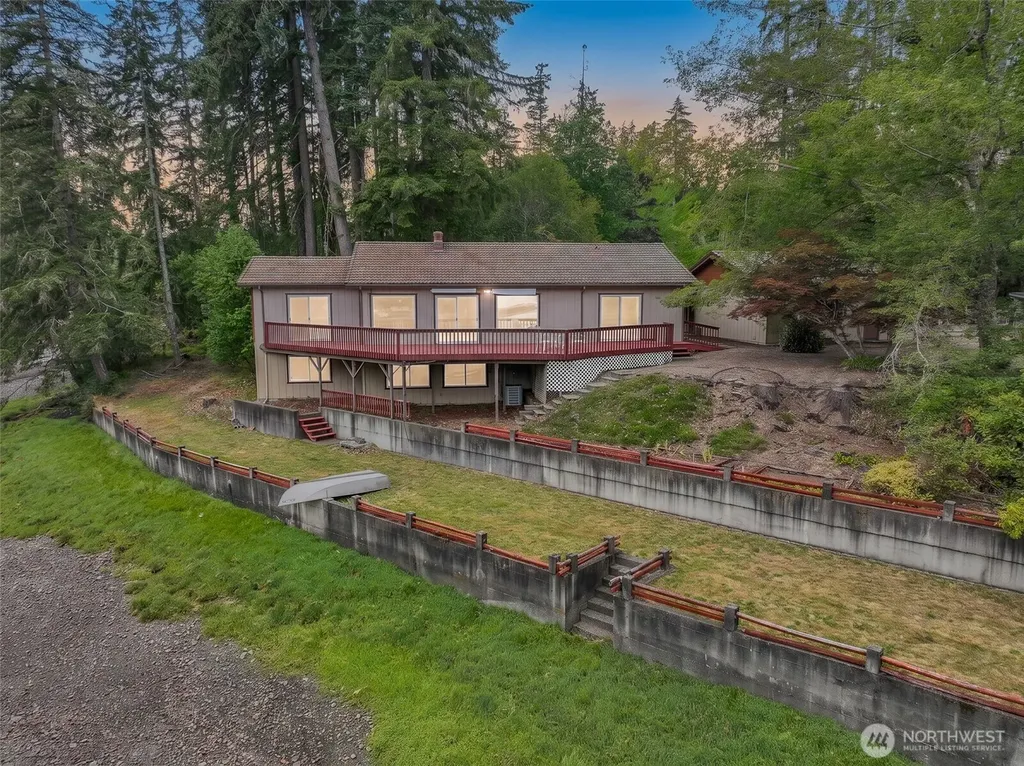 5470 E Grapeview Loop Road Allyn WA 98524