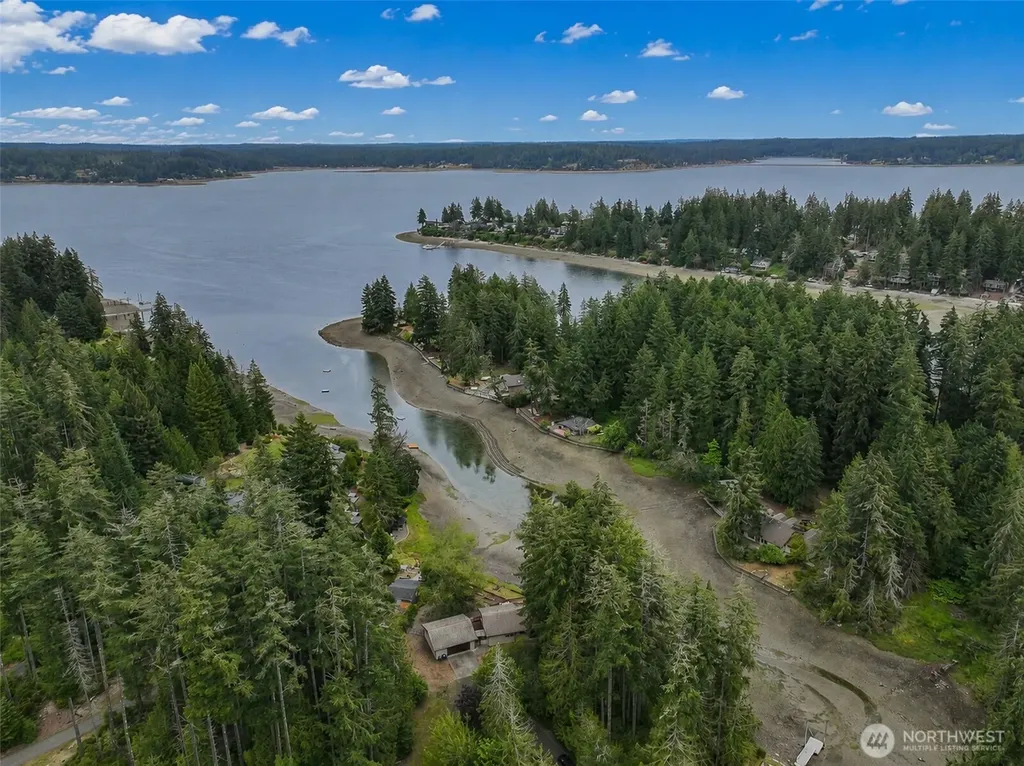 5470 E Grapeview Loop Road Allyn WA 98524