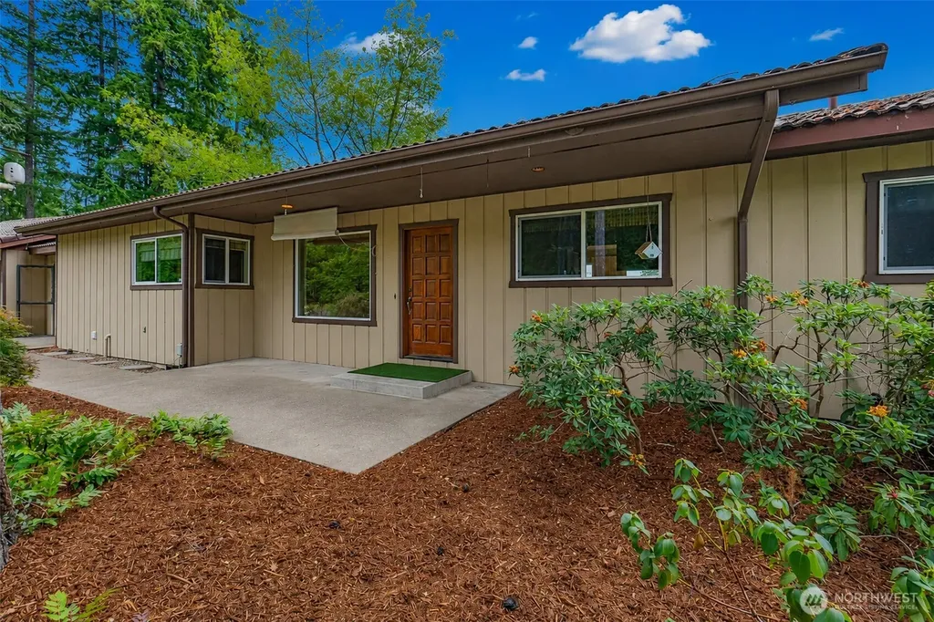5470 E Grapeview Loop Road Allyn WA 98524