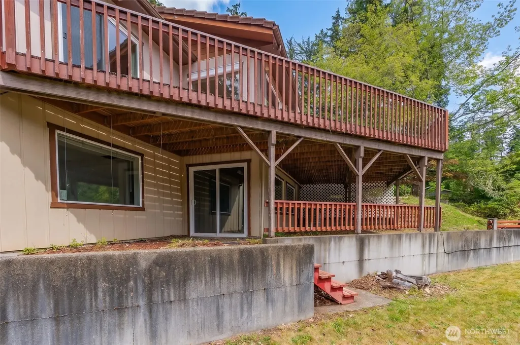 5470 E Grapeview Loop Road Allyn WA 98524