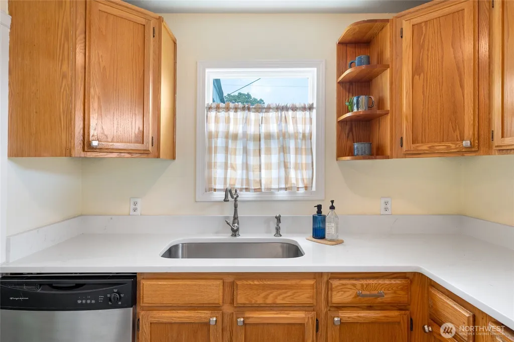 556 25th Avenue Longview WA 98632