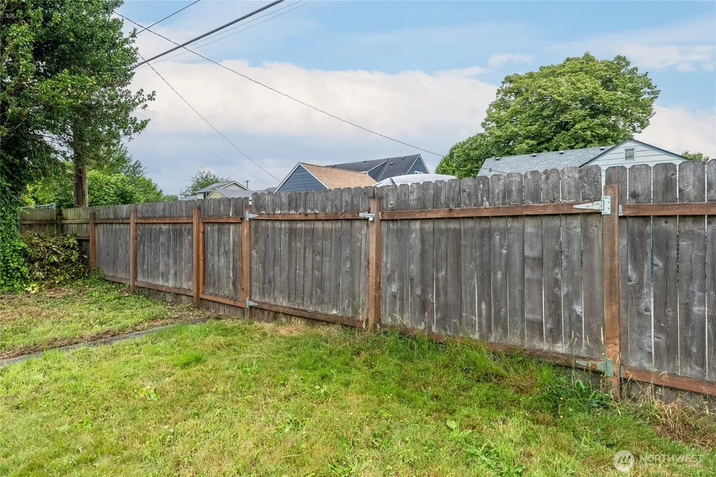 556 25th Avenue Longview WA 98632