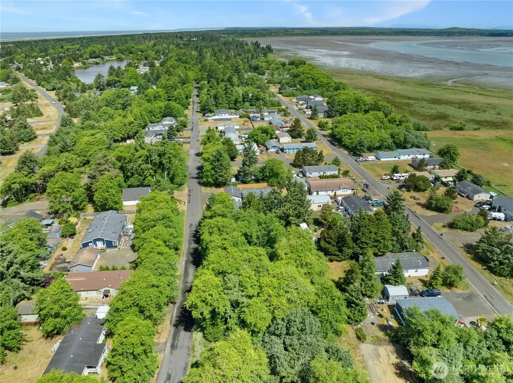 576 Chenois Avenue NE Ocean Shores WA 98569