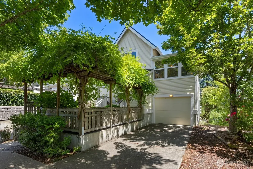 6726 35th Place S Seattle WA 98118
